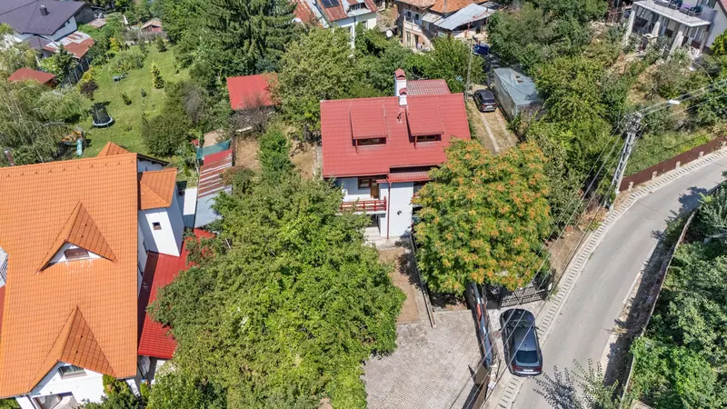 Casă cu grădină și pomi, Pitești, Argeș, fotografia 2