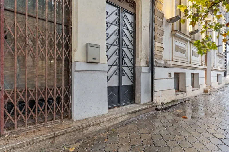 Mansardă cu grinzi de lemn, Bd. Regina Maria, București, fotografia 10